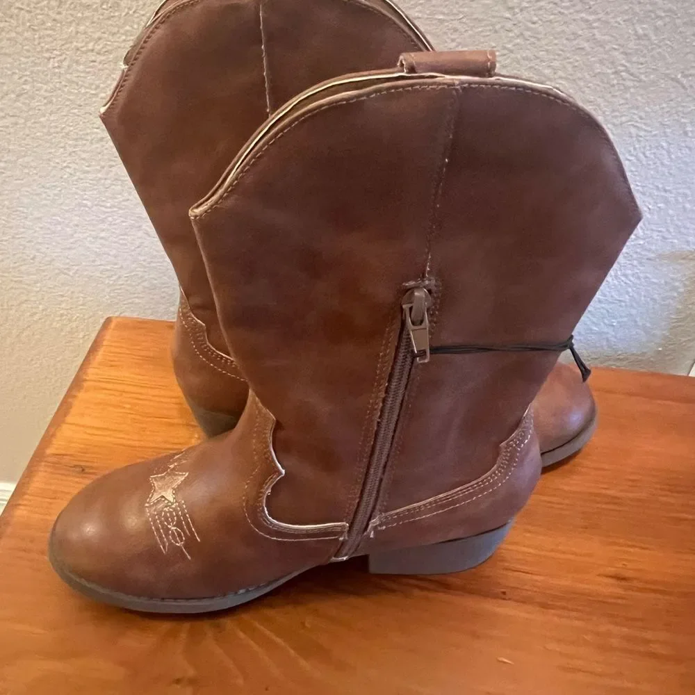 Pop Girls Karine Block Heel Cowboy Boots- Size 4